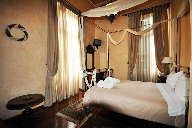 Nafsimedon Hotel