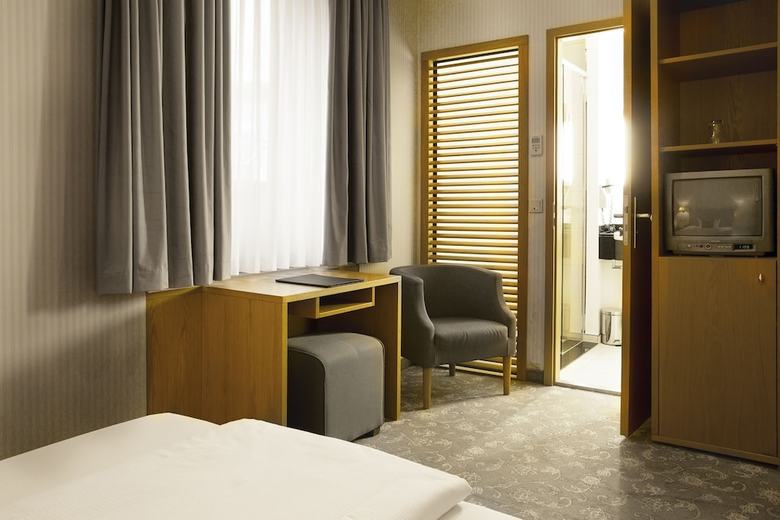 Townhouse Hotel