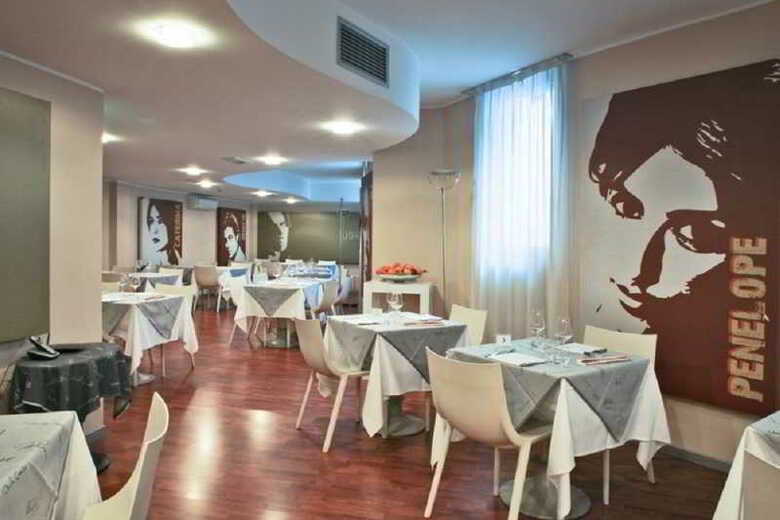 Hotel Studios