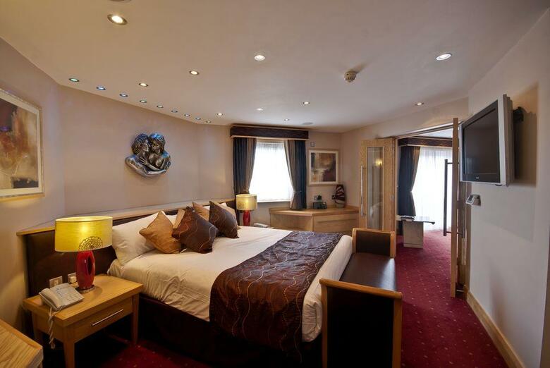 Suites Hotel & Spa