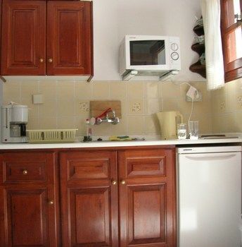 Sunset Studios & Apartments