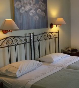 Sunset Studios & Apartments