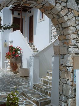 Sunset Studios & Apartments