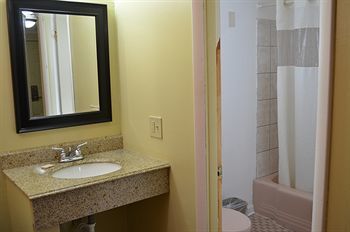 Motel Budget Inn Buffalo Airport