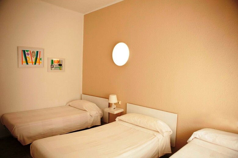 Hostal Malvarrosa Beach Rooms