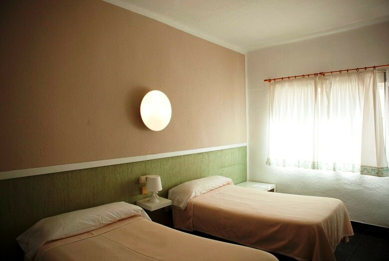 Hostal Malvarrosa Beach Rooms