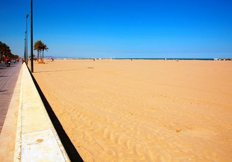 Hostal Malvarrosa Beach Rooms