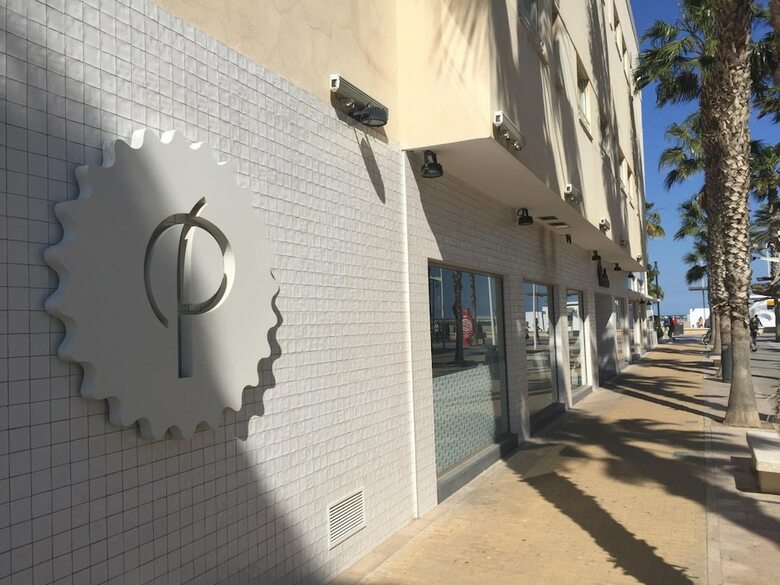 Hostal Malvarrosa Beach Rooms