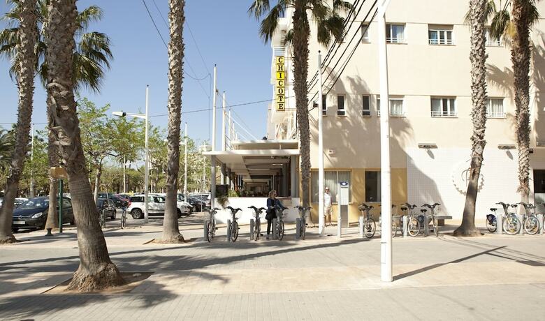 Hostal Malvarrosa Beach Rooms