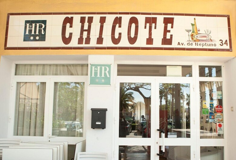 Hostal Malvarrosa Beach Rooms