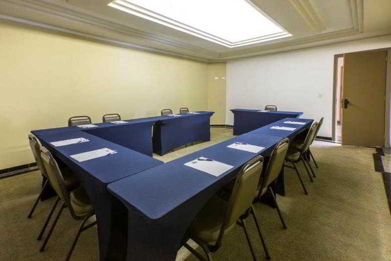 Hotel Astron Su�tes S�o Jos� Dos Pinhais