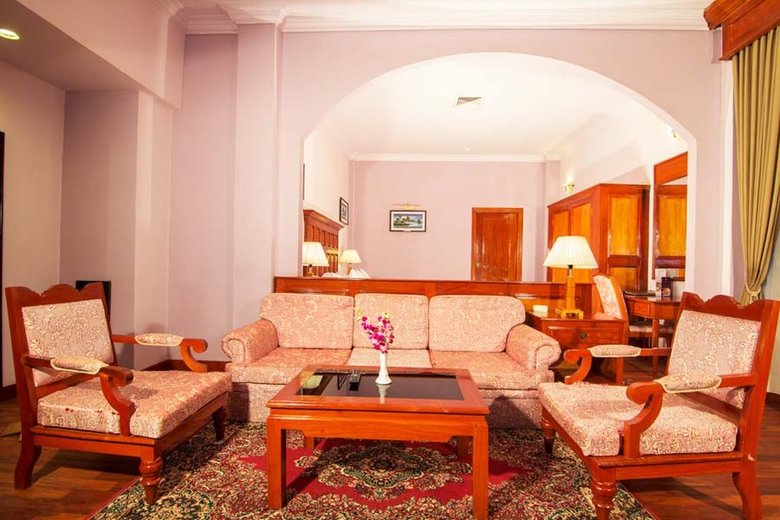 Ree Hotel