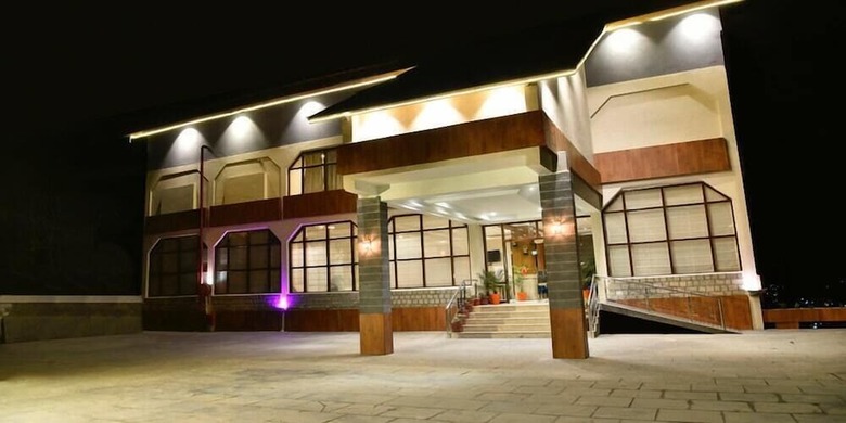 Hotel Snowcrests Manor