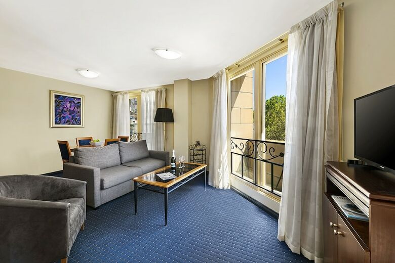 Hotel Quest Savoy