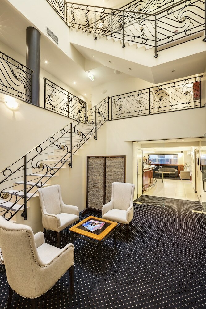 Hotel Quest Savoy