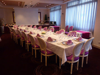Hotel Restaurant Le Fruitier Villedieu Les Poeles
