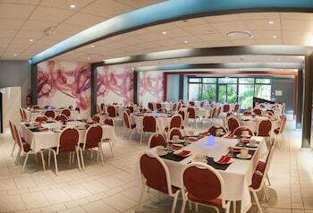 Hotel Restaurant Le Fruitier Villedieu Les Poeles