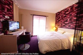 Hotel Restaurant Le Fruitier Villedieu Les Poeles