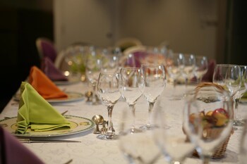 Hotel Restaurant Le Fruitier Villedieu Les Poeles