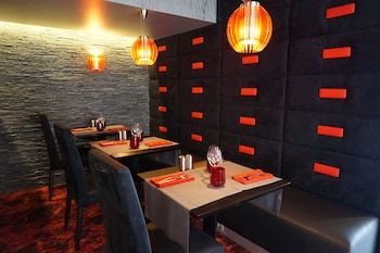 Hotel Restaurant Le Fruitier Villedieu Les Poeles
