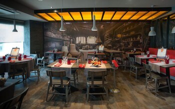 Hotel Restaurant Le Fruitier Villedieu Les Poeles