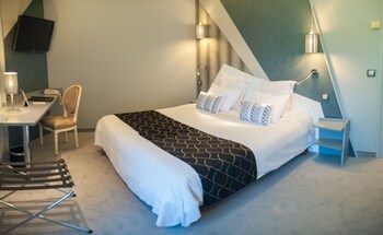 Hotel Restaurant Le Fruitier Villedieu Les Poeles