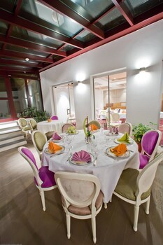 Hotel Restaurant Le Fruitier Villedieu Les Poeles