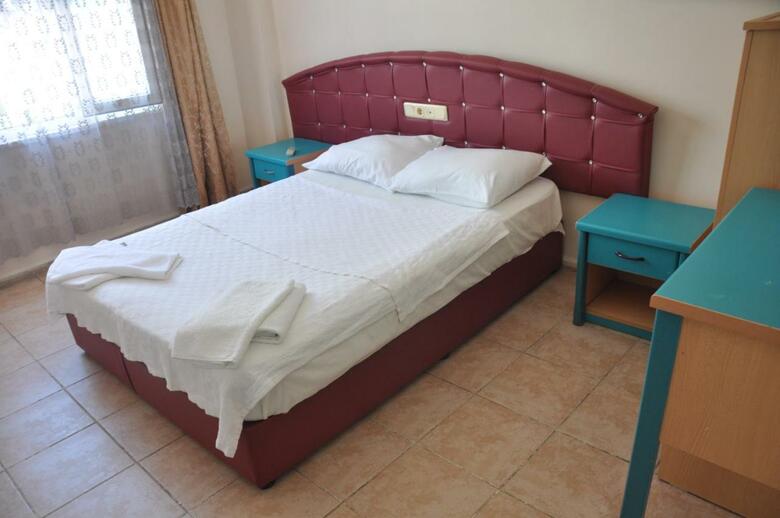 Basil's Apart Hotel