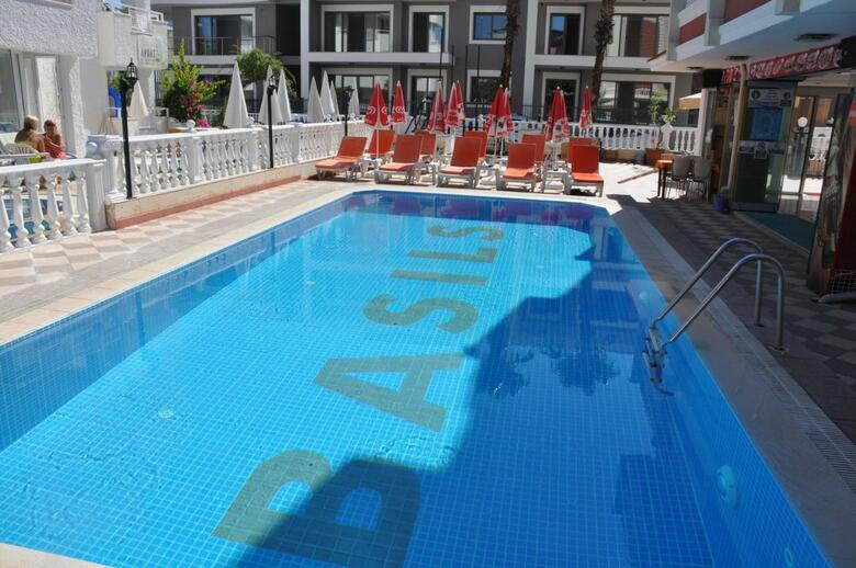 Basil's Apart Hotel