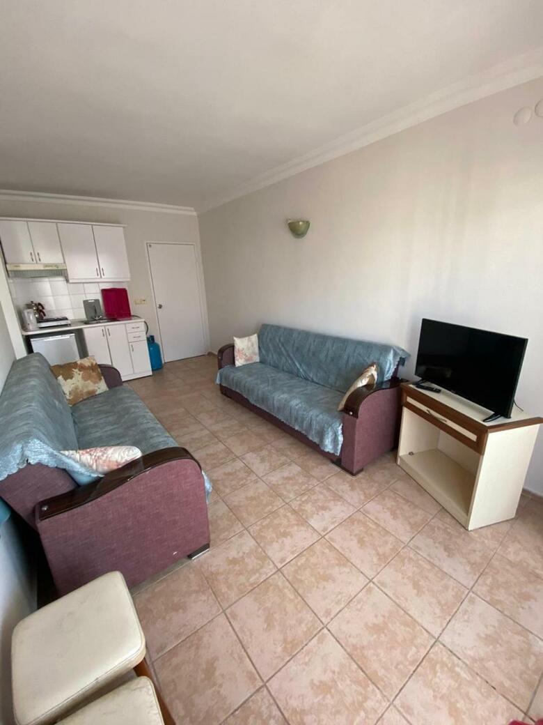 Basil's Apart Hotel