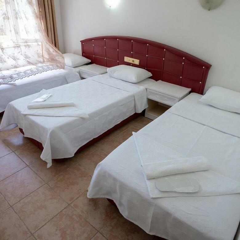 Basil's Apart Hotel