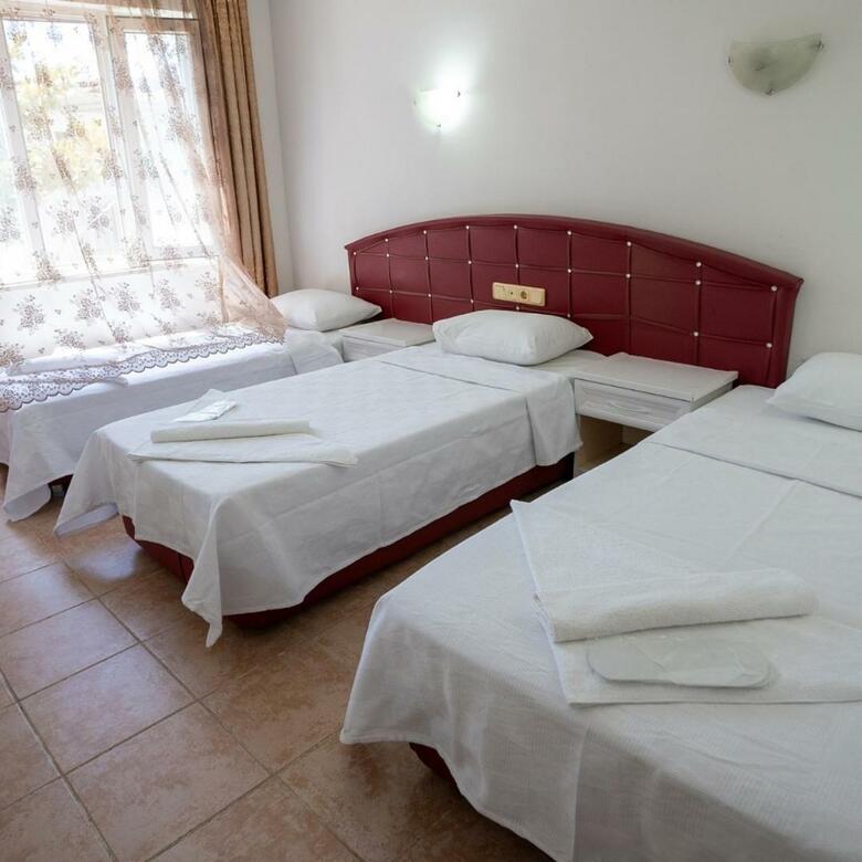 Basil's Apart Hotel