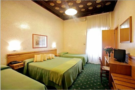 Hotel Embassy