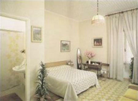 Hotel Embassy