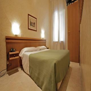 Hotel Embassy