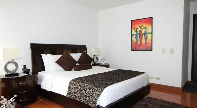 Hotel Suites 108