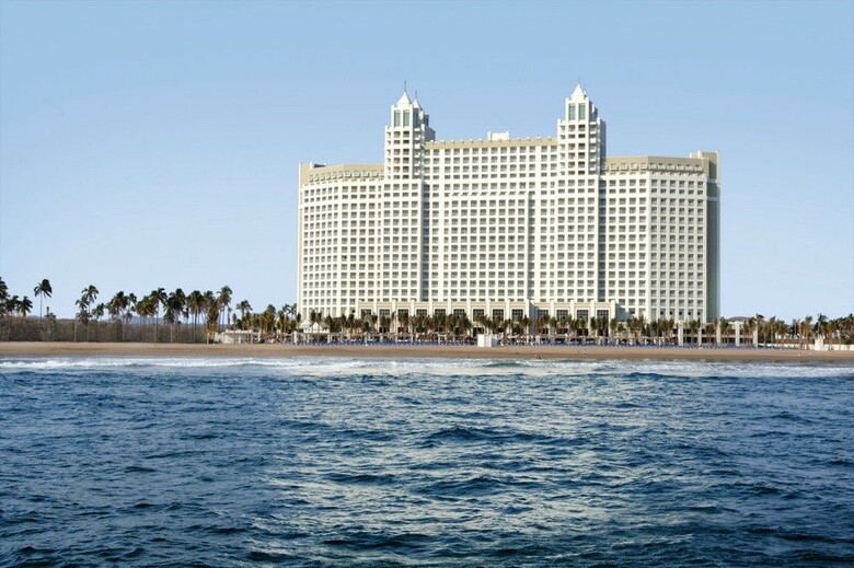 Hotel Riu Emerald Bay