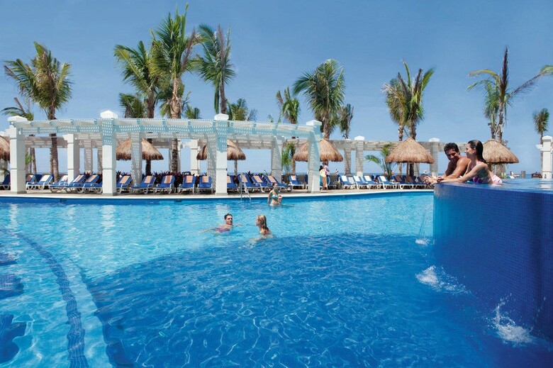 Hotel Riu Emerald Bay