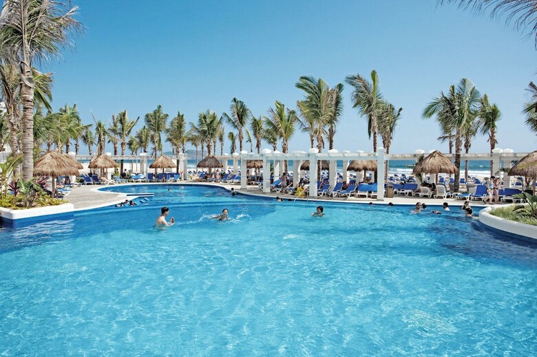 Hotel Riu Emerald Bay