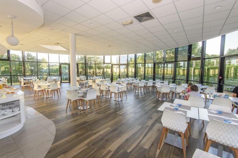 Hotel Mercure Poitiers Aquatis Site Du Futuroscope