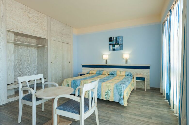Apartamentos Col�n Playa