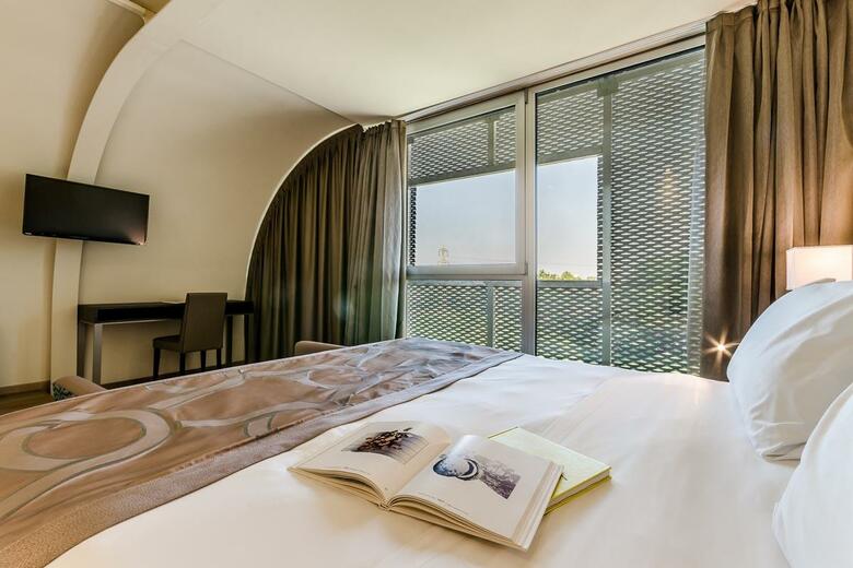 Smart Hotel Holiday