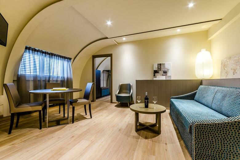 Smart Hotel Holiday