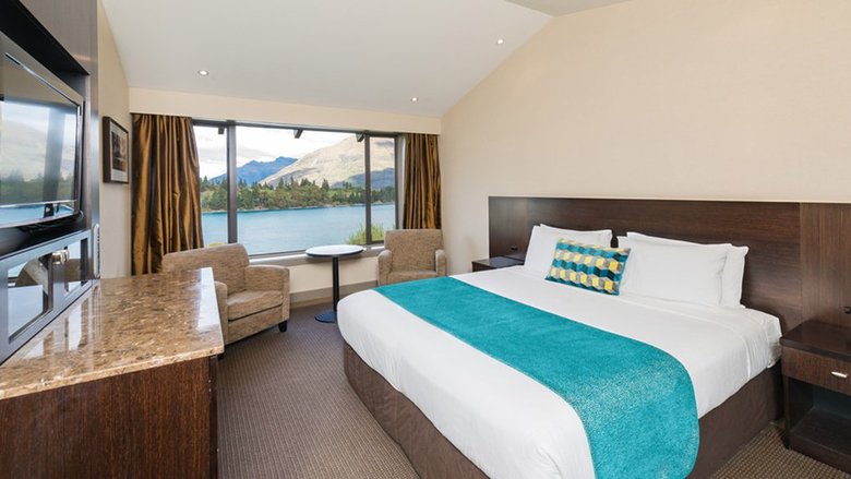Hotel Copthorne Lakefront