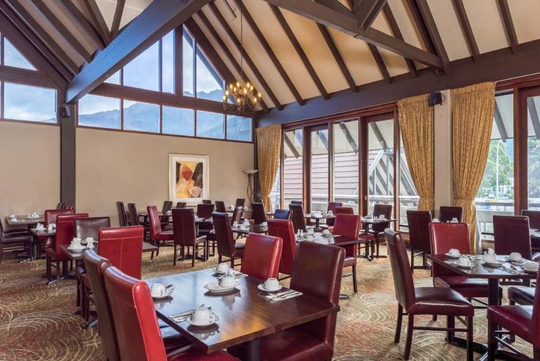 Hotel Copthorne Lakefront