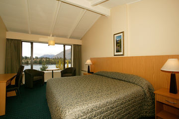 Hotel Copthorne Lakefront