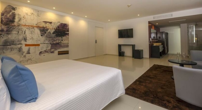 In Fashion Hotel Boutique