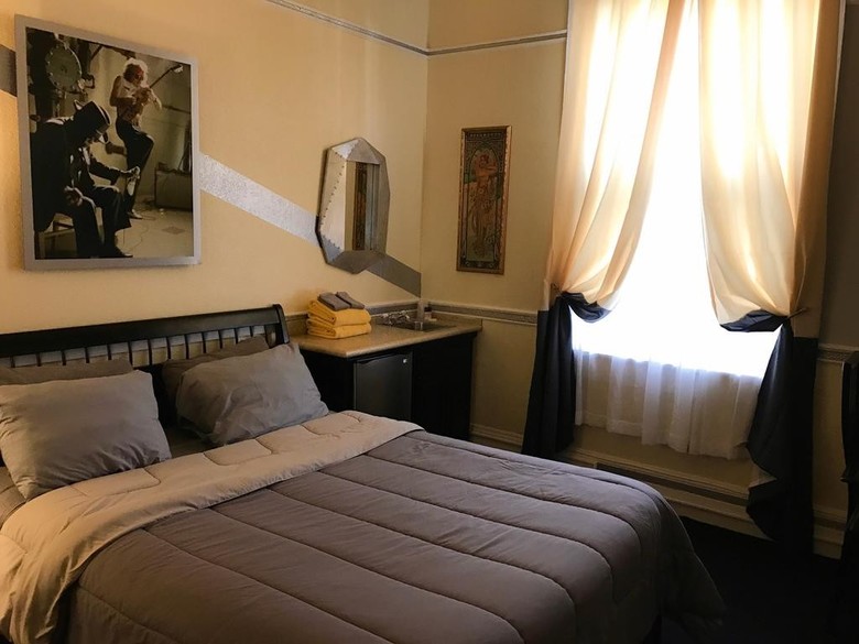 Encore Express Hotel