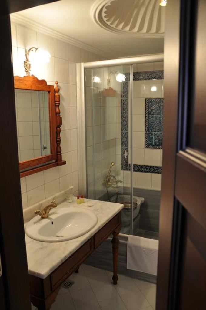 Aruna Hotel