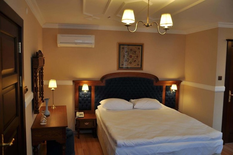 Aruna Hotel